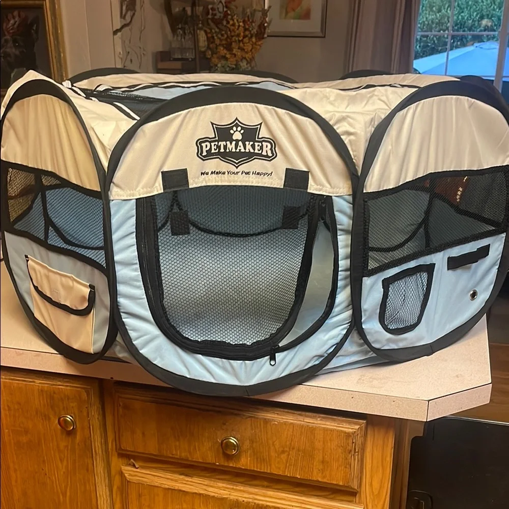 Petmaker doggy playpen. Zippered top. Like new condition